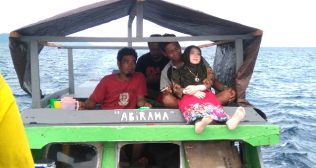 Endonezyalı Köylüler, Kıyıya Vuran Şişme Kadını Cennetten Düşen Melek Zannetti