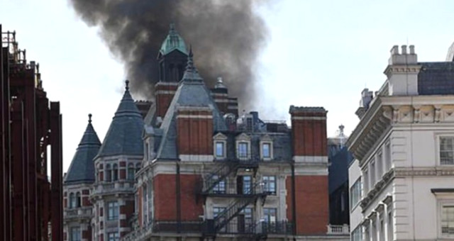 Londra’da Ünlü Şarkıcı Robbie Williams’ın da İçinde Olduğu Beş Yıldızlı Otelde Yangın Çıktı