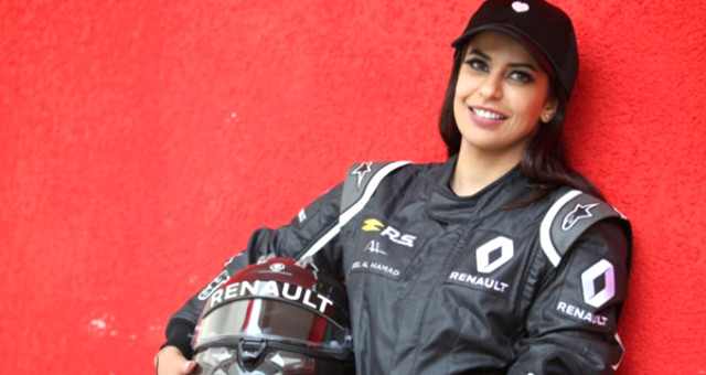 Suudi Arabistanlı Kadın Sürücü F1 Aracı Kullandı