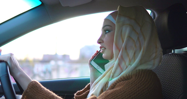 Araba Sürme Yasağının Kalktığı Suudi Arabistan’da, Kadın Sürücünün Otomobili Kundaklandı