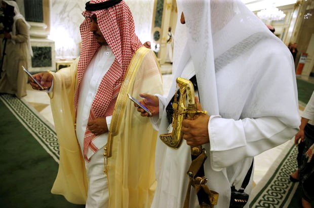Kendisini Suudi Prens Olarak Tanıtan ABD’li Dolandırıcıyı Domuz Eti Düşkünlüğü Ele Verdi