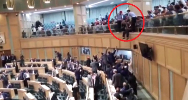 Ürdün Meclisinde İntihar Girişimi! Başbakan Destekçisi Vatandaş Kendini Balkondan Aşağı Attı