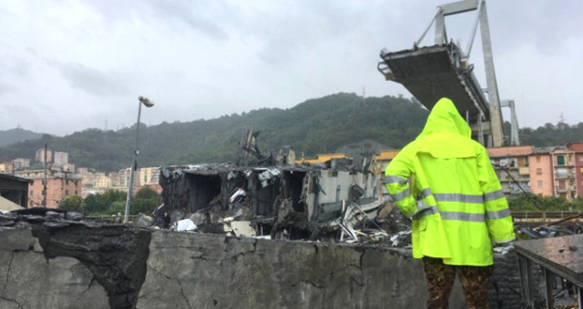 İtalya’da Köprü Çöktü: 35 Kişi Hayatını Kaybederken Çok Sayıda Kişi Yaralandı!