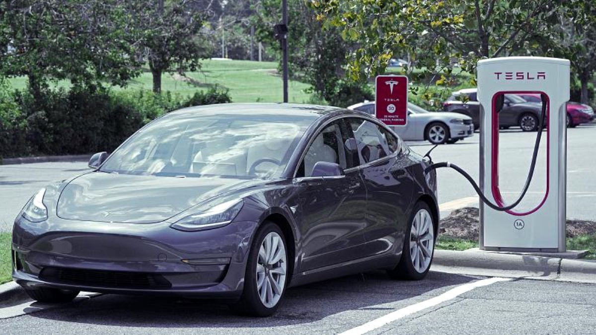 Türkiye’ye ‘Supercharger’lar geliyor: Tesla 10 ayrı noktada hızlı şarj istasyonu kuracak