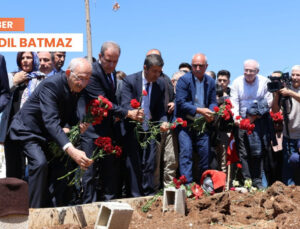 Kılıçdaroğlu Adıyaman’da mezarlığa karanfil bıraktı