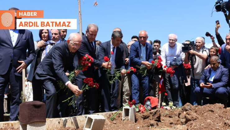 Kılıçdaroğlu Adıyaman’da mezarlığa karanfil bıraktı