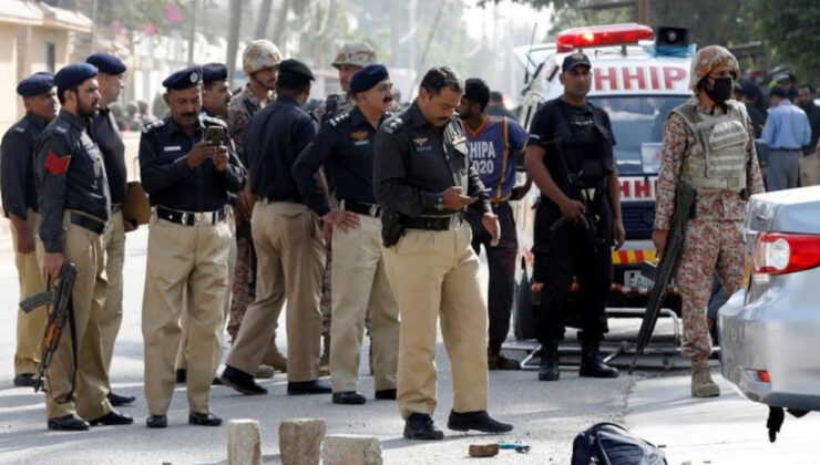 Pakistan’da askeri kampa taarruz: 3 asker öldü