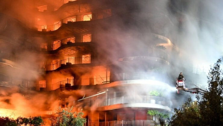 İzmir’de sitede çıkan yangınla ilgili kanıtlar toplanacak