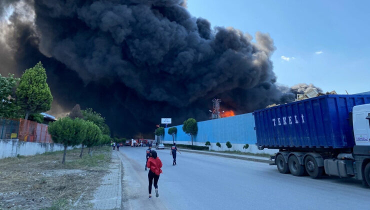 Manisa’da geri dönüşüm tesisinde yangın