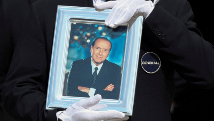 Berlusconi’nin vasiyeti açıklandı: Sevgilisine 100 milyon euro bıraktı