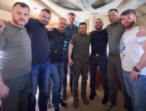 Zelenskiy: Türkiye’deki 5 Azov Taburu kumandanı Ukrayna’ya döndü