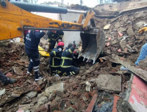 Hurda toplamak için girdikleri metruk mesken çöktü: 1 meyyit, 1 yaralı