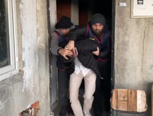 Afyonkarahisar’da eşi ve 3 yakınını öldürüp kaçan zanlı barakada yakalandı