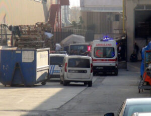 Bursa’da iş cinayeti: Yük asansörü ile duvar ortasına sıkışan personel öldü