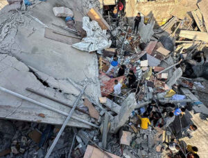 İsrail’den Han Yunus’a hava saldırısı: ‘Gazze’de inançlı hiçbir yer kalmadı’