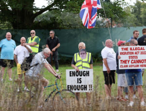 İngiltere’de ırkçı aksiyonlar: 13 yaşındaki çocuk hatalı bulundu
