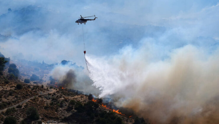 İzmir’deki yangın ikinci gününde sürüyor: Havadan müdahale tekrar başladı