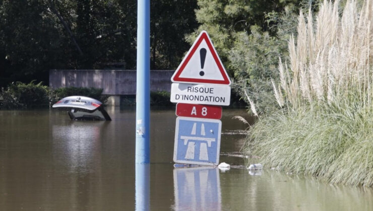 Fransa’da cadde ve sokaklar su altında kaldı