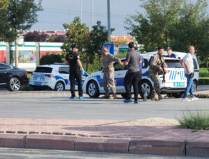 Konya’da çalıntı araçla kaçan şüpheliler ateş açtı, 2 polis yaralandı