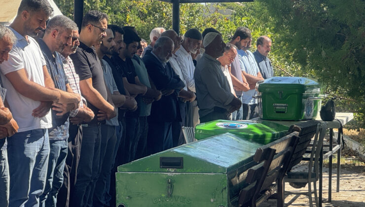 Malatya’daki tren kazasında ölen anne ve 2 çocuğu defnedildi