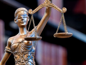 44 hukuk fakültesinden 11’nin dekanı hukukçu değil: İlahiyatçı da var, arşivci de…