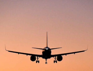 ABD’den Haiti’ye giden yolcu uçağı, inişte kurşunların amacı oldu