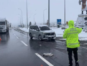 Aksaray’da kar mesaisi: Nevşehir ve Konya yolları trafiğe kapatıldı
