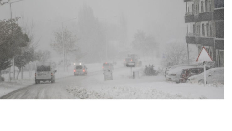 Kar yağışı tesirli oldu, birçok kentte eğitime 1 gün orta verildi