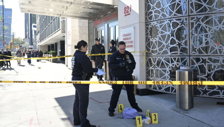 New York’ta bıçaklı taarruz: 2 kişiyi öldüren zanlı Türkevi önünde yakalandı