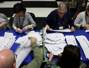 İrlanda’da sandık çıkış anketlerinde Sinn Fein ve Fine Gael başa baş