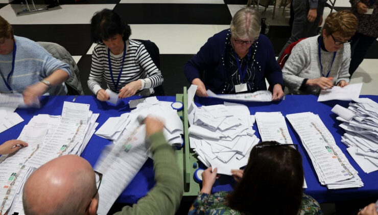 İrlanda’da sandık çıkış anketlerinde Sinn Fein ve Fine Gael başa baş